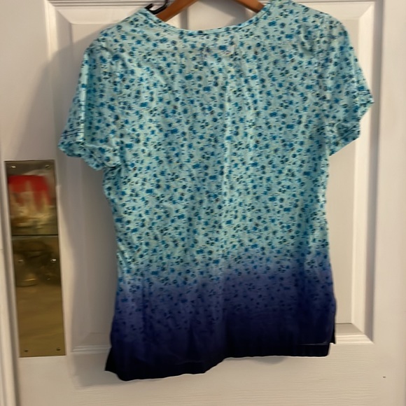 Koi floral scrub top. - Picture 4 of 5